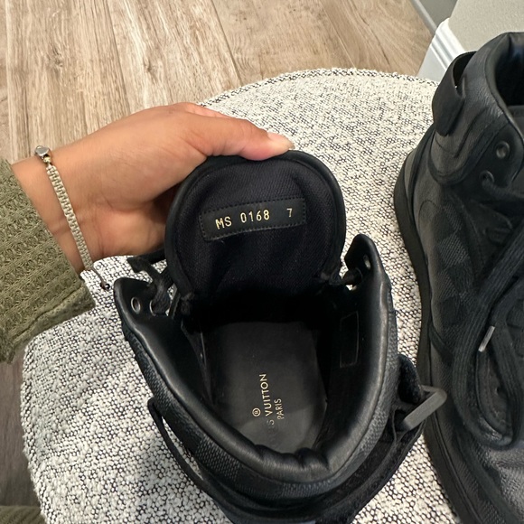 High top Louis Vuitton shoes - Picture 2 of 3